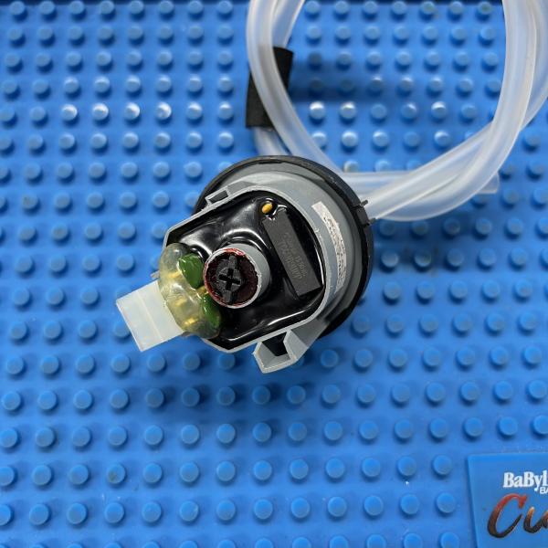 SELECTOR NIVEL AGUA LAVADORA 3 PINES GRIS DAEWOO HACEB
